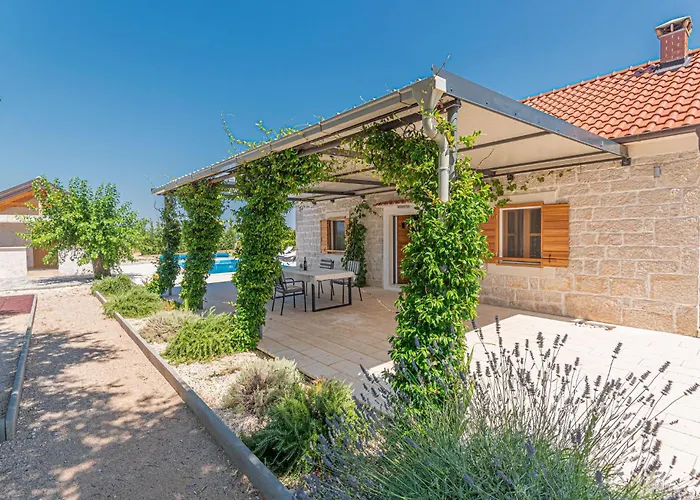 בית נופש Two-bedroom In Pakovo Selo