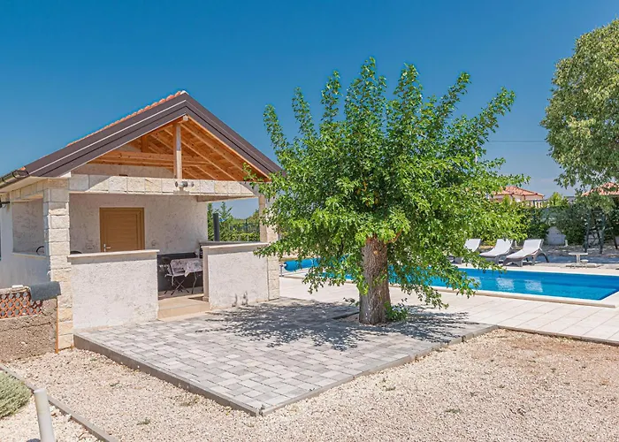 Two-bedroom In Pakovo Selo